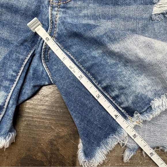 American Eagle Blue Distressed Jean Shorts Raw Hem size 2 - Picture 9 of 10